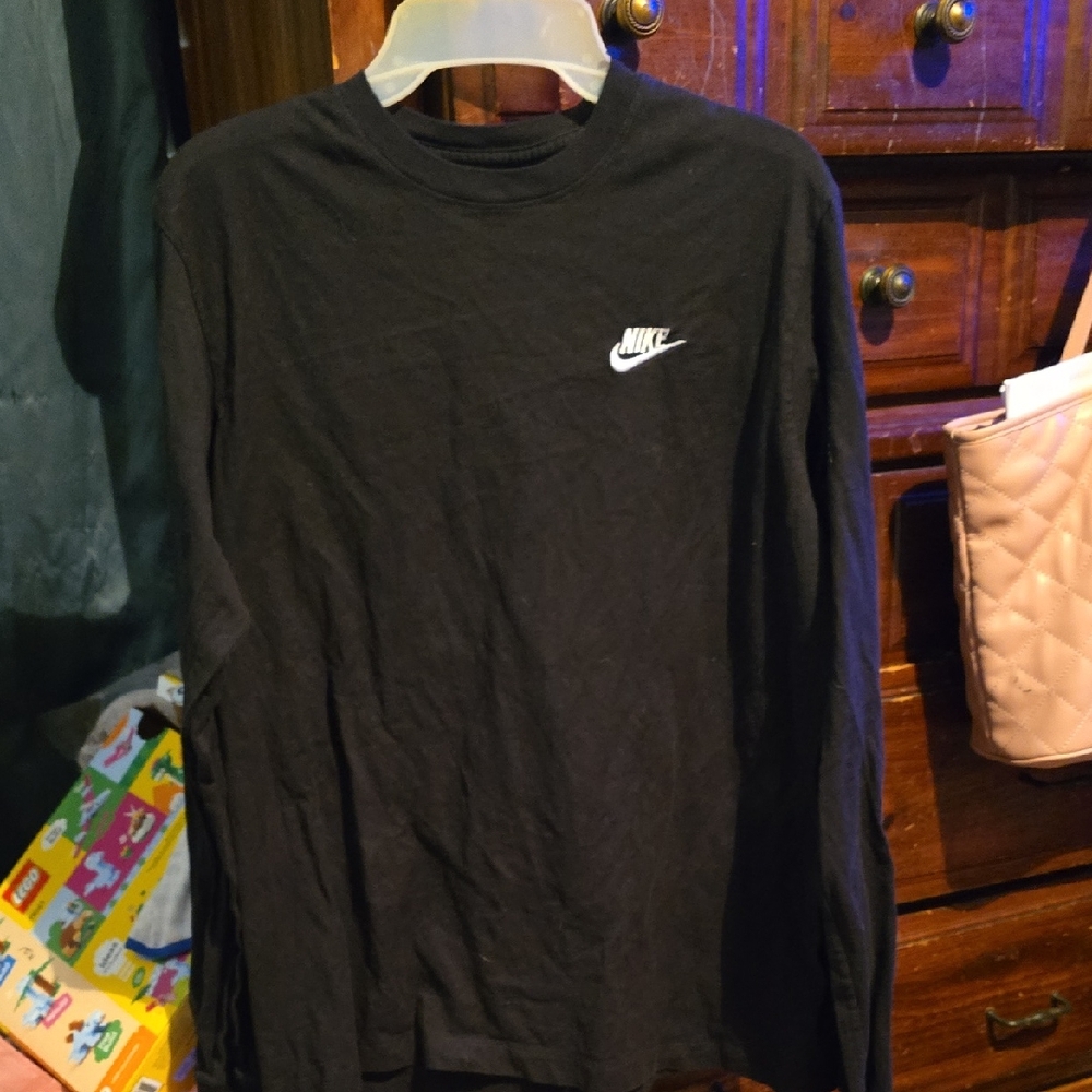 !!.        Young Men's M  Classic Black Long Sleeve Tee.  S2